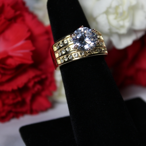 Yellow ring with Huge CZ Diamond - Picture 5 of 8